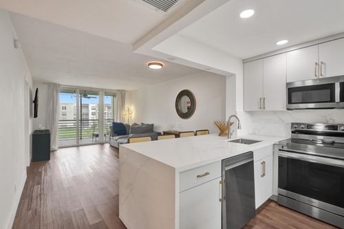 apt-311-9420 Poinciana Pl, Davie, FL, 33324-4849 | Card Image