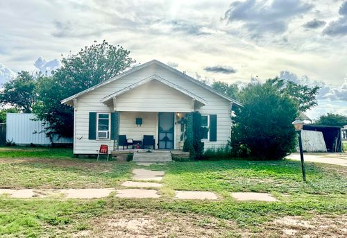 735 S 12th St, Slaton, TX, 79364-5003 | Card Image
