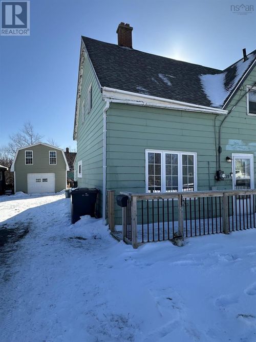 39 Foundry St, Glace Bay, NS, B1A2X2 | Card Image