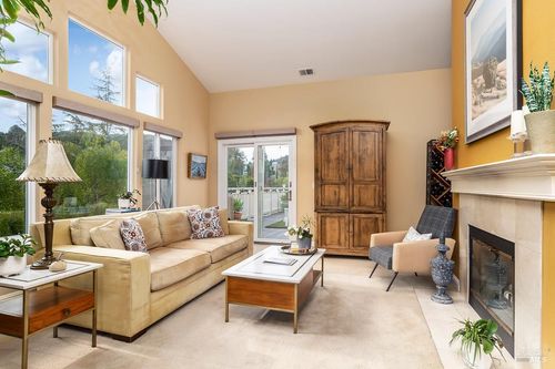 38 Creekside Ct, Corte Madera, CA, 94925-1267 | Card Image