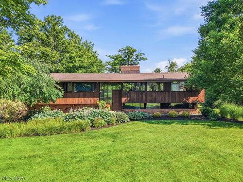 8886 Southbrook Trl, Chagrin Falls, OH, 44023-5648 | Card Image