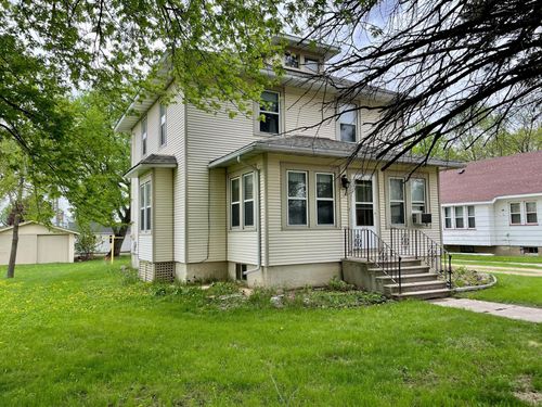 211 N Front St, Okabena, MN, 56161-7702 | Card Image