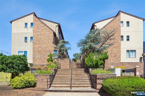 1315 15th St, Fort Lee, NJ, 07024-1913 | Card Image