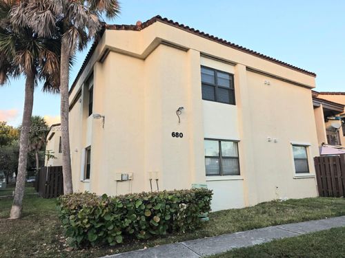 3-680 W Park Dr, Miami, FL, 33172-5354 | Card Image