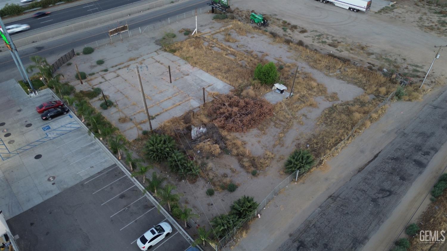 1901 Mettler Frontage Rd W, Bakersfield, CA 93313