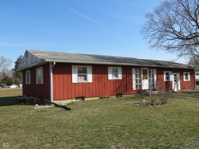 view of front of home featuring a front yard | Image 15