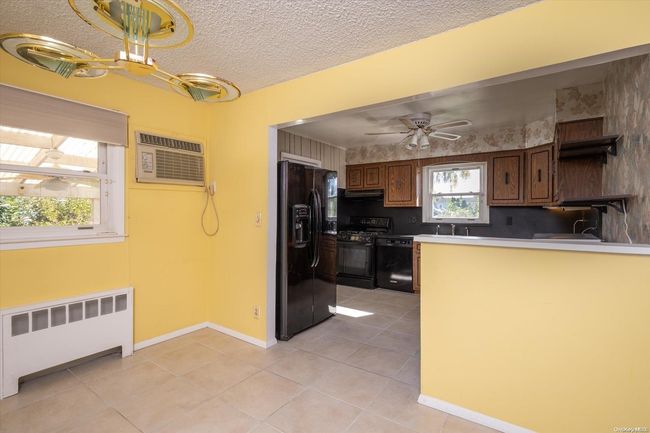 97 Lockwood Ave, House other with 3 bedrooms, 2 bathrooms and null parking in Farmingdale NY | Image 5