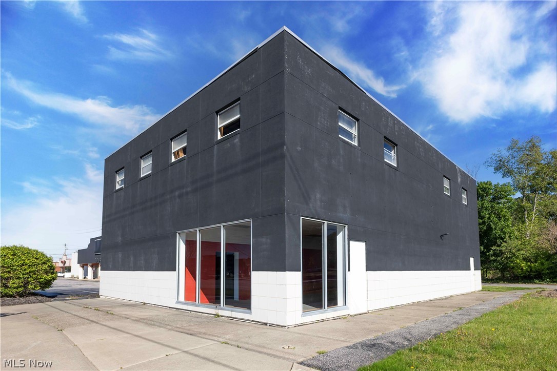 Commercial Sale in Mentor 4