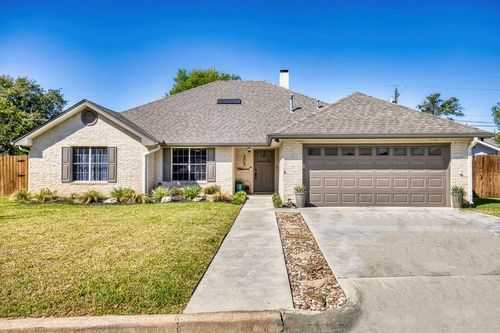 205 Edgewood Dr, Fredericksburg, TX, 78624-2837 | Card Image