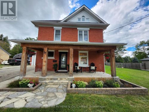 27 William St N, Clifford, ON, N0G1M0 | Card Image