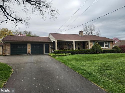 590 E Jackson St, NEW HOLLAND, PA, 17557-1402 | Card Image