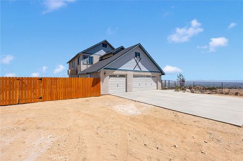 8316 Lona Ln, Pinon Hills, CA, 92372 | Card Image