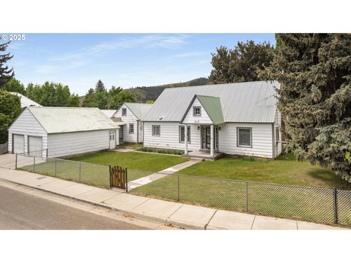 217 N Main St, Halfway, OR, 97834-2019 | Card Image