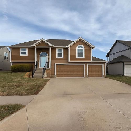 2823 N 114th St, Kansas City, KS, 66109-7524 | Card Image