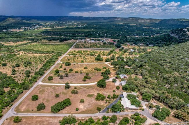 457 N Tomahawk Way, House other with 4 bedrooms, 3 bathrooms and null parking in Concan TX | Image 60