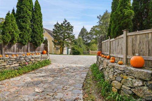 333-A Hook Road, Bedford, NY, 10536 | Card Image