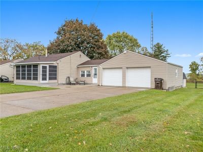 4116 21st Street Sw, House other with 3 bedrooms, 1 bathrooms and null parking in Canton OH | Image 2