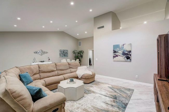 6778 Versailles Ct, Condo with 2 bedrooms, 3 bathrooms and null parking in Lake Worth FL | Image 10
