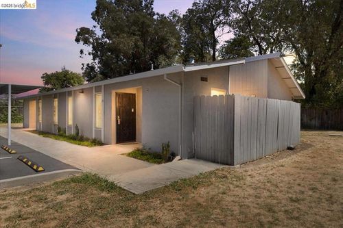 200 Del Luz Ct, Fairfield, CA, 94533-2257 | Card Image