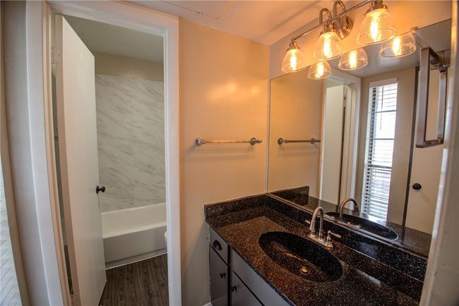 APT-1034 - 1510 W North Loop Blvd, Condo with 0 bedrooms, 1 bathrooms and 1 parking in Austin TX | Image 8