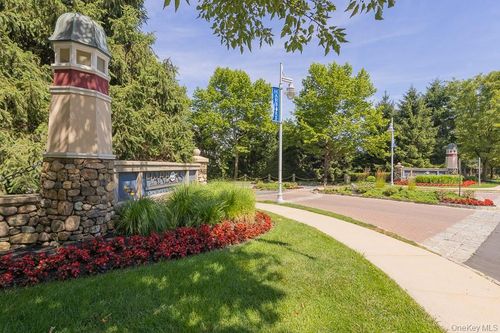1321 Round Pointe Dr, Haverstraw, NY, 10927-2124 | Card Image