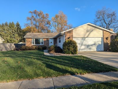 460 Mohawk Drive, House other with 3 bedrooms, 2 bathrooms and 4 parking in Bourbonnais IL | Image 2