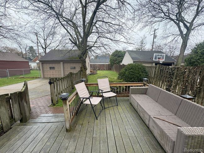 Large Deck | Image 21