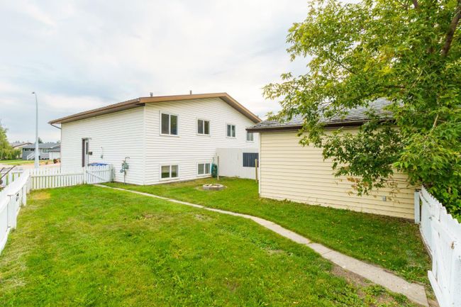 2005 &amp; 2007 25 Avenue, Home with 3 bedrooms, 1 bathrooms and 4 parking in Bowden AB | Image 27