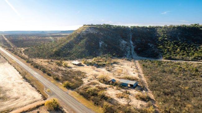 9475 N Us Highway 377, House other with 3 bedrooms, 2 bathrooms and 5 parking in Junction TX | Image 8