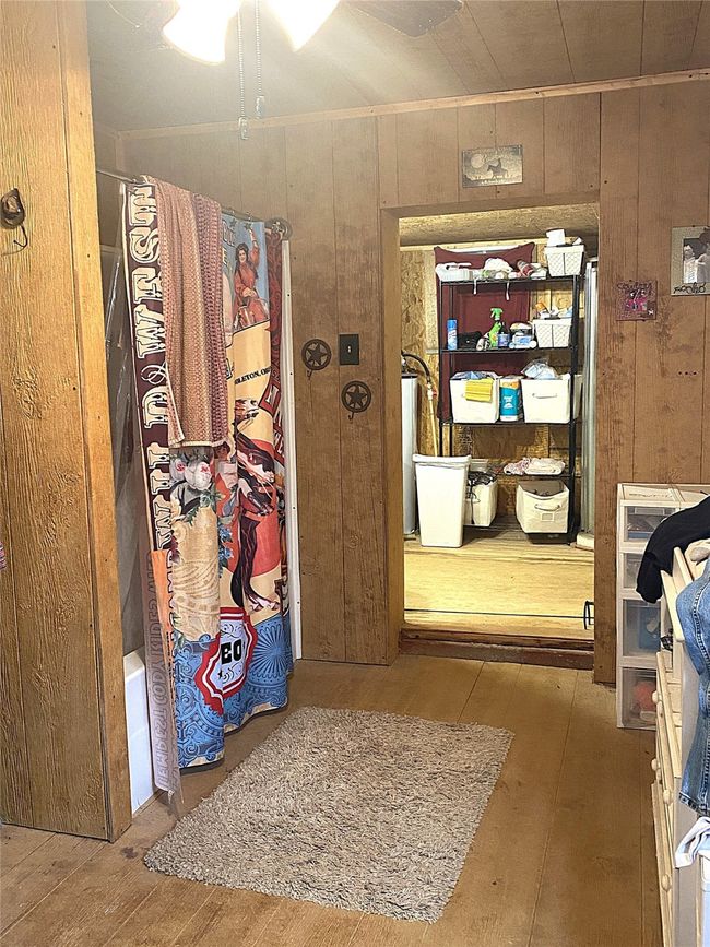 Shower/Tub | Image 14