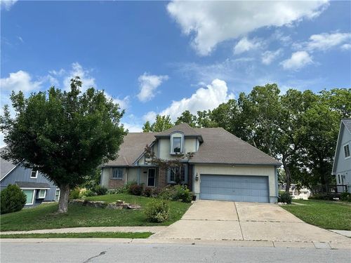 1103 Sw Stonecreek Dr, Blue Springs, MO, 64015-6784 | Card Image