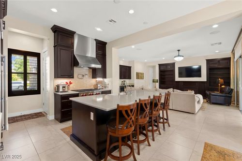 6810 Silver Crescent St, Las Vegas, NV, 89148-5195 | Card Image