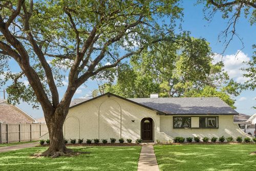 7802 Gulfton St, Houston, TX, 77036-2808 | Card Image