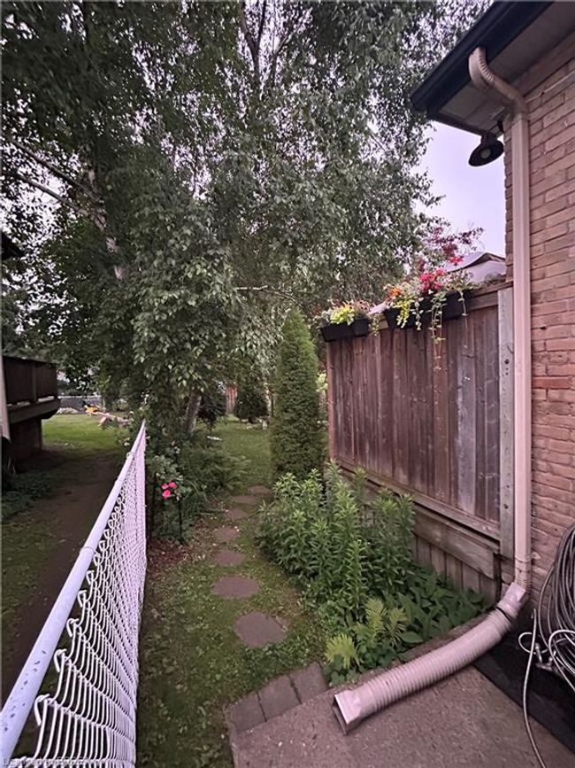 551 Grace St, House other with 2 bedrooms, 1 bathrooms and 1 parking in Woodstock ON | Image 33