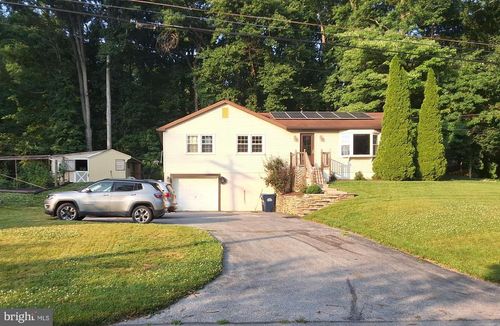 146 Cambridge Rd, Coatesville, PA, 19320-5516 | Card Image