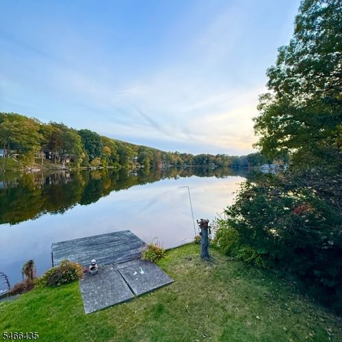 54 Horseshoe Dr, Oak Ridge, NJ, 07438-9150 | Card Image