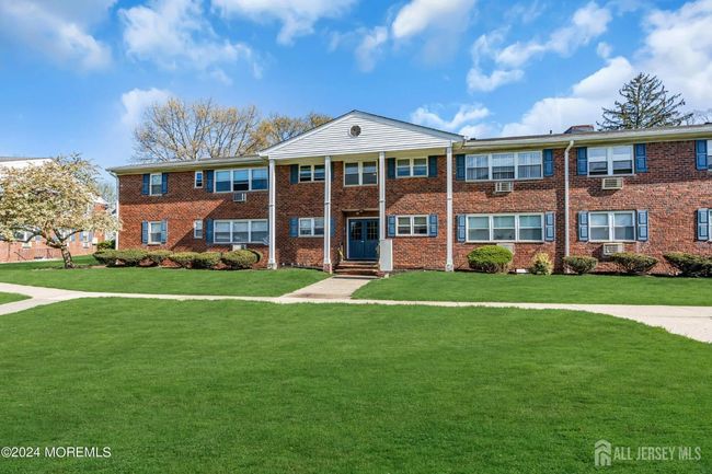 32 Woodedge Ave, Townhouse with 1 bedrooms, 1 bathrooms and null parking in Edison NJ | Image 16