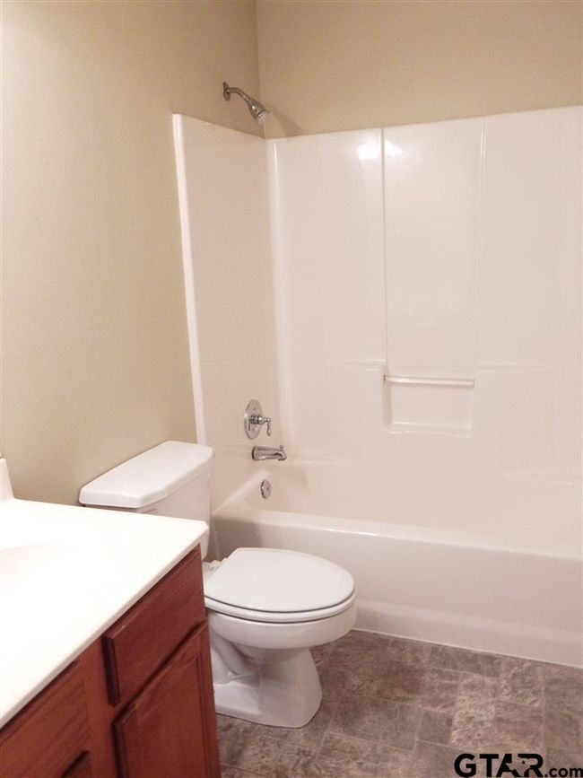 5637 Mustang Trl, House other with 3 bedrooms, 2 bathrooms and null parking in Tyler TX | Image 16