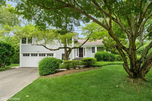 2 Pinewood Rd, Roslyn, NY, 11576-2420 | Card Image