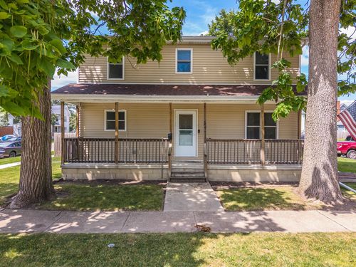 521 W Water St, Pontiac, IL, 61764-1751 | Card Image