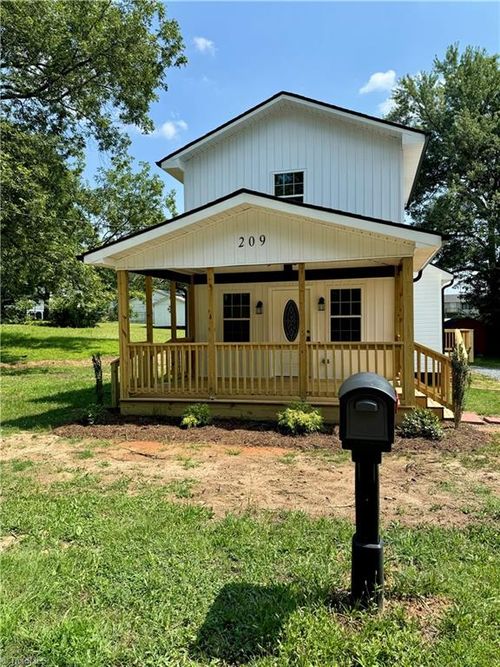 209 Allison St, Reidsville, NC, 27320-4703 | Card Image