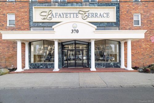 5c-370 W Broadway, Long Beach, NY, 11561-3915 | Card Image