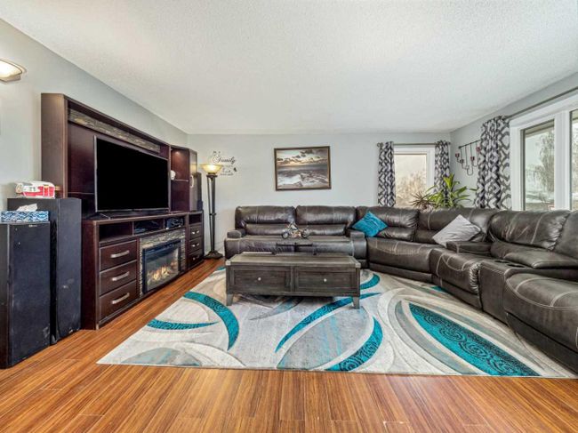 1106 41 Avenue N, Home with 4 bedrooms, 2 bathrooms and 5 parking in Lethbridge AB | Image 6