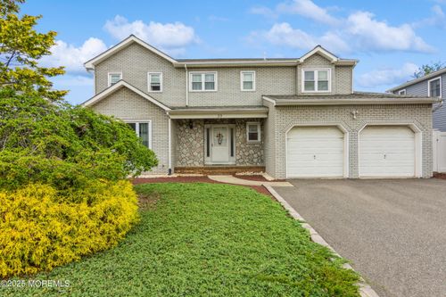 23 Highland St, Green Brook, NJ, 08812-2528 | Card Image