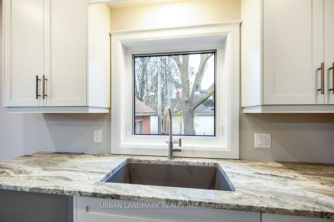 214 Aberdeen Ave, House other with 4 bedrooms, 3 bathrooms and 4 parking in Peterborough ON | Image 17