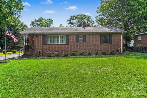400 Briarwood Dr, Charlotte, NC, 28215-2105 | Card Image