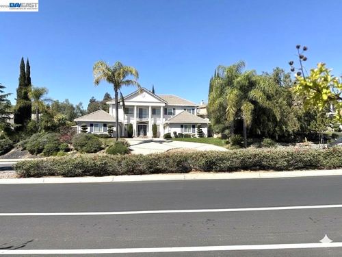 47 E Country Club Dr, Brentwood, CA, 94513-5008 | Card Image