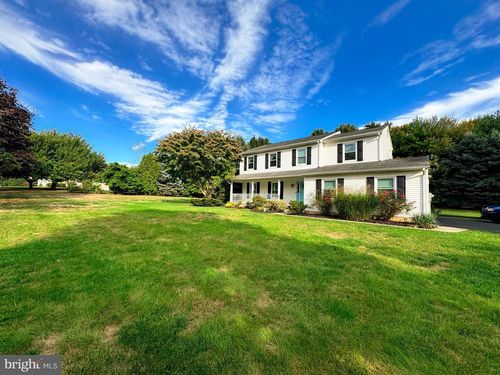 15 Long Acre Dr, CREAM RIDGE, NJ, 08514-1621 | Card Image
