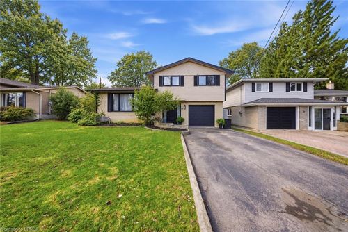 29 Allwood St, Brantford, ON, N3R2V2 | Card Image