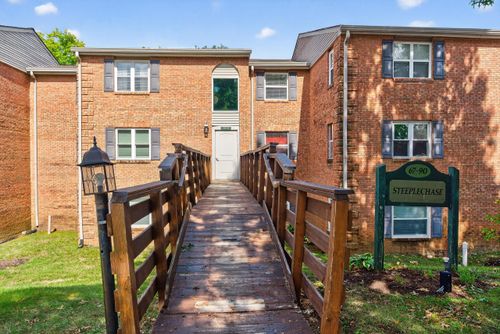 70-421 Redding Rd, Lexington, KY, 40517-2519 | Card Image